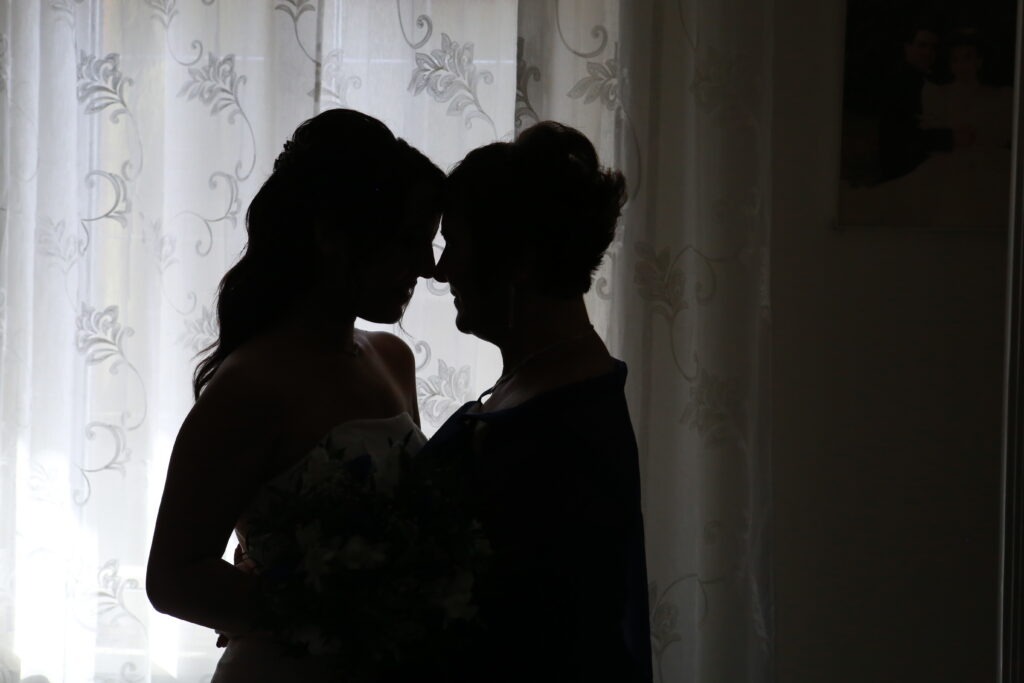 foto sposa con la madre