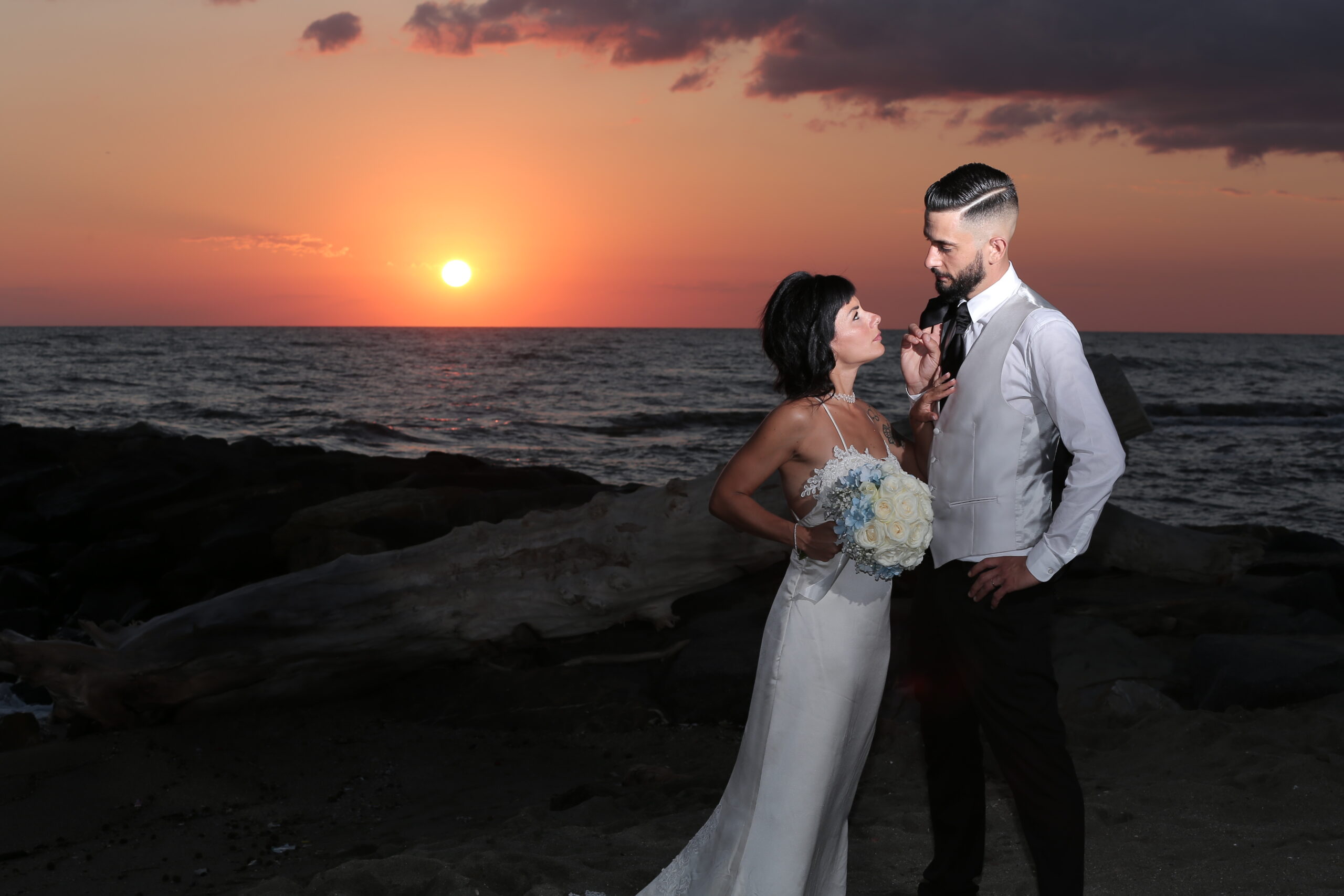 Matrimonio di Valeria e Maurizio in spiaggia a Focene